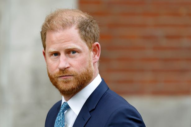 Príncipe Harry para retornar ao Reino Unido em meio a rumores de reconciliação real