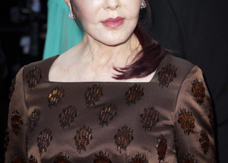 Priscilla Presley abre sobre Elvis 'fortemente' fazendo sexo com ela: 'Uma memória infeliz' - Globe Magazine