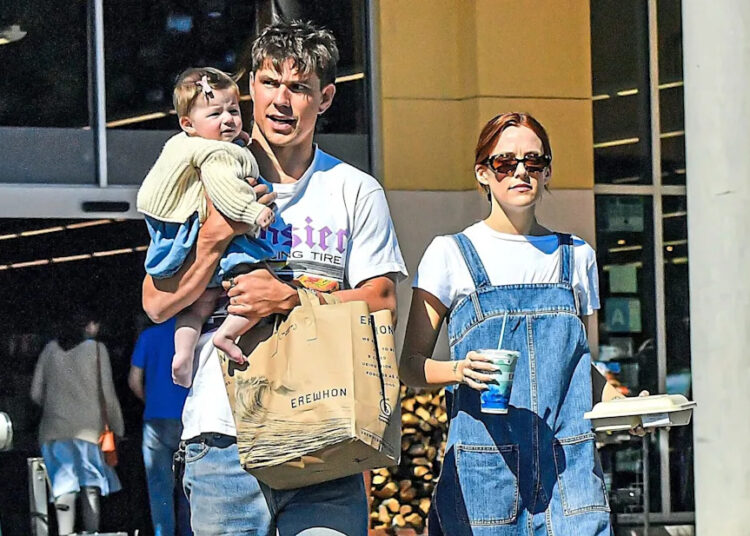 Priscilla Presley revela sua neta, Riley Keough, recebeu silenciosamente um segundo filho