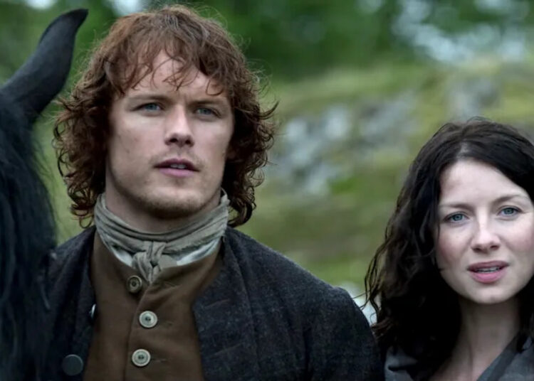 Quando eu estava me acostumando à temporada 8 do Outlander, Sam Heughan elogiando Caitríona Balfe me deixou em meus sentimentos novamente