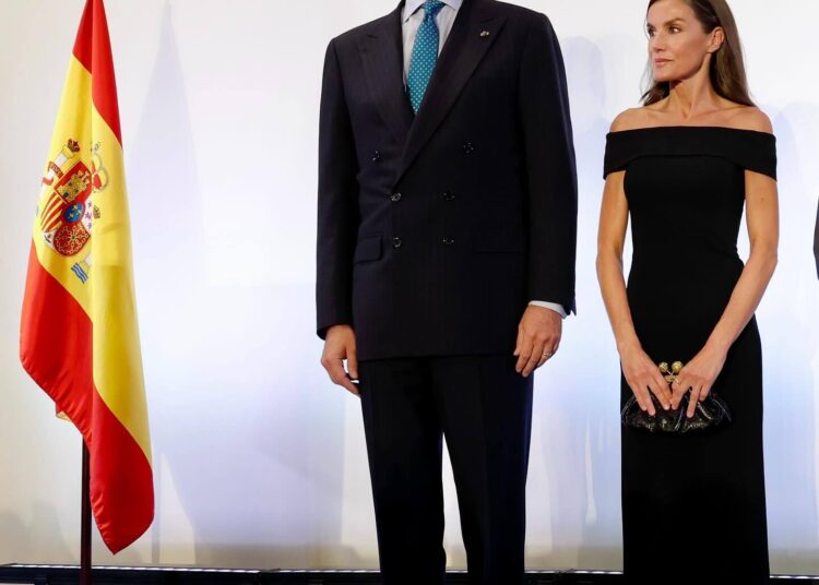 Reinaletizia_vestidonegro .jpeg
