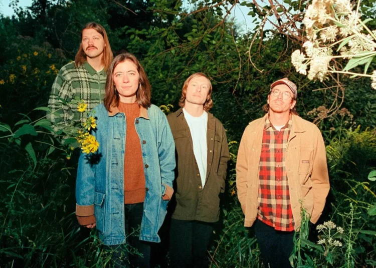 Ratboys compartilham vídeo da nova música 'Light Night Mountains All That'