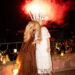 Rebel Wilson e Ramona Agruma comemoram 1 ano de casamento, compartilhando um momento surpresa do casamento