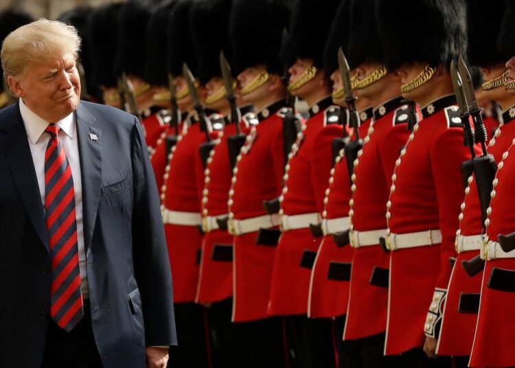 Rei Carlos III para implantar a diplomacia de Tiara, enquanto o Reino Unido se prepara para receber Trump