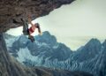 Reinicialização do Cliffhanger Situado na linha K Entertainment, Stars Pierce Brosnan