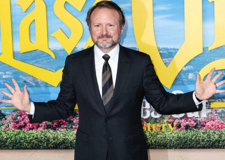 Rian Johnson sugere 'Jornada Pessoal' para Benoit Blanc de Daniel Craig em Wake Up Dead Man: A Knives Out Mystery