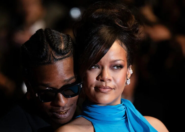 Rihanna e A $ AP Rocky recebem sua primeira menina e compartilham seu doce nome
