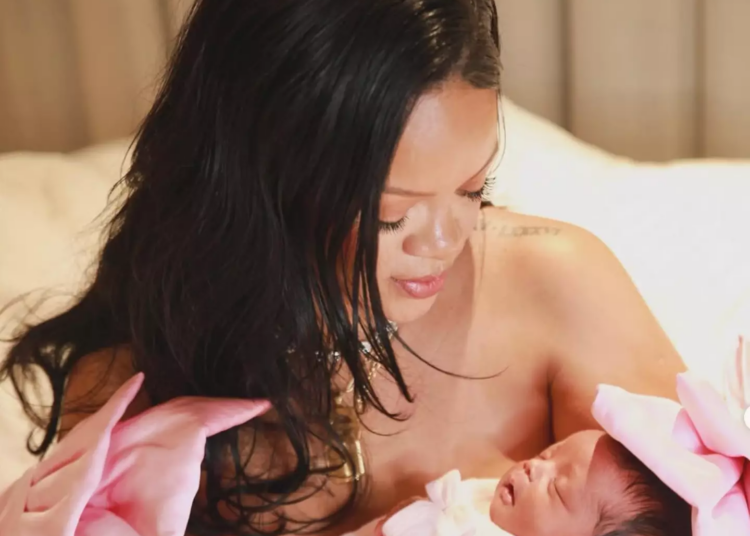 O terceiro filho de Rihanna parece prestar homenagem a dois homens importantes em sua vida (Instagram/Badgalriri)