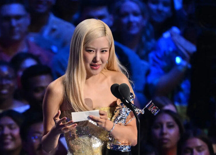 Rosé dedica seu prêmio MTV VMAs ao seu eu '16-Year Self 'em um discurso emocional