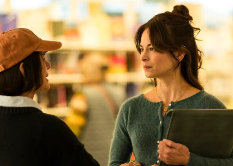 Rossif Sutherland e Kristin Kreuk explicam 'assassinato em uma pequena cidade' a estréia da segunda temporada
