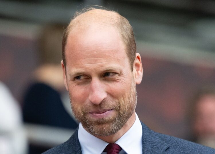 Royal Family Live: Príncipe William e Príncipe Harry realizam tarefas reais