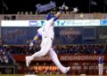 Arquivo - Alex Gordon, do Kansas City Royals, reage depois de acertar um home run durante o nono turno ...