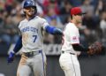 Royals Rally por 4-3 vitória sobre Guardiões