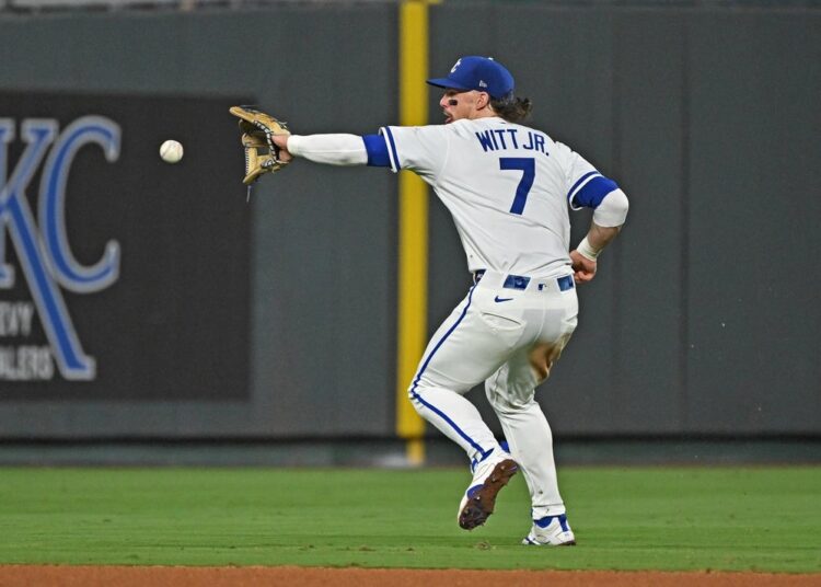 Royals SS Bobby Witt Jr. (espasmos traseiros) sai do jogo vs. gêmeos