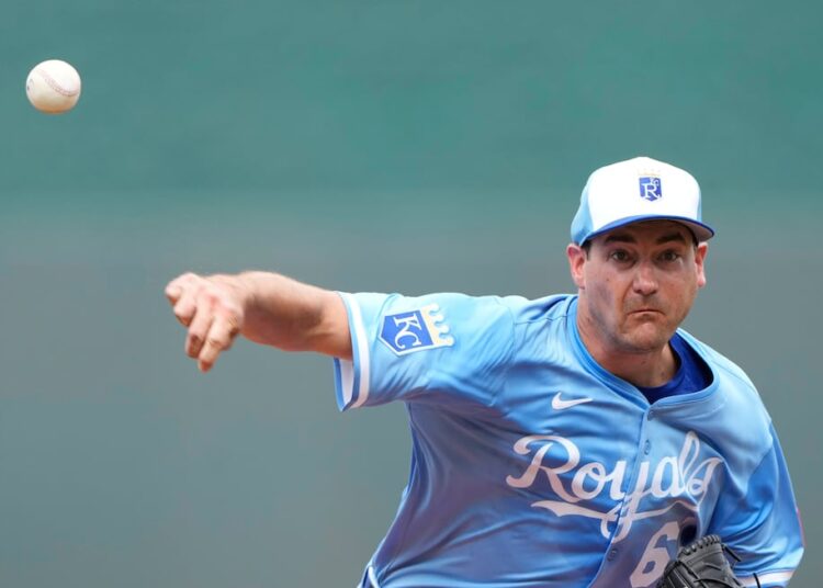 Kansas City Royals Seth Seth Lugo joga durante o primeiro turno de uma bola de beisebol ...