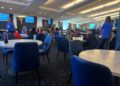 O Royals recebeu alunos da quarta série de Scuola Vita Nuova no Kauffman Stadium como parte do ...