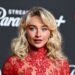 Sabrina Carpenter incentiva os fãs a votar com a nova campanha de funcionários
