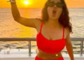 Salma Hayek Pinault comemora seu 59º aniversário entrando em um biquíni vermelho sexy