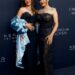 Salma Hayek e a filha Valentina Paloma rocam com oásis no Rose Bowl