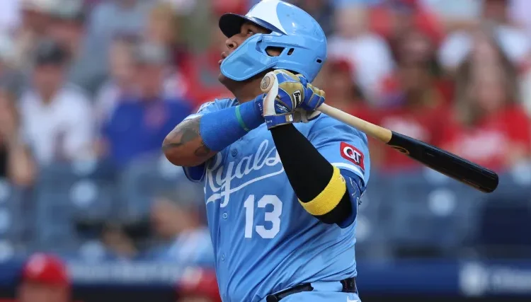 Salvador Perez, da Royals, é o 8º jogador na história da MLB com marcas de recorde de apanhador incríveis