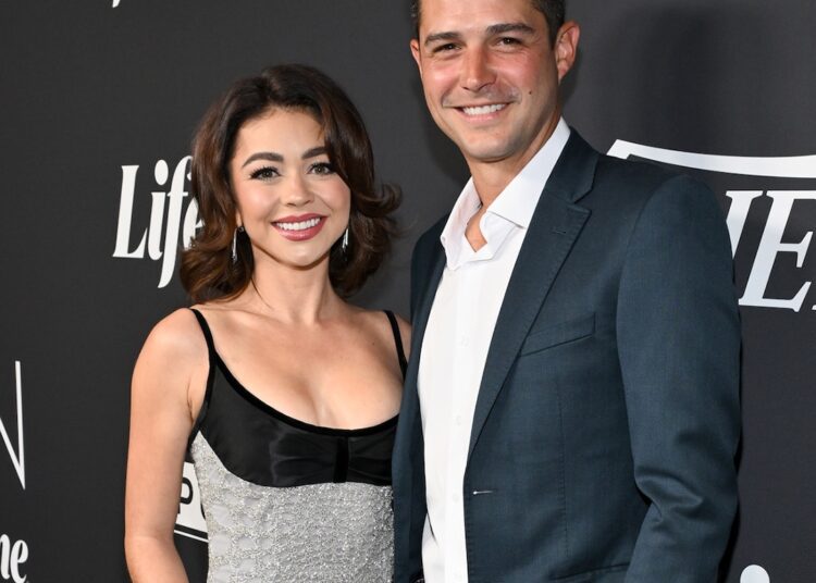 Sarah Hyland on Wells Adams Casamento, entrevista exclusiva