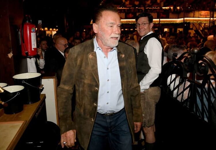Schwarzenegger ocupa o bastão do condutor na Oktoberfest