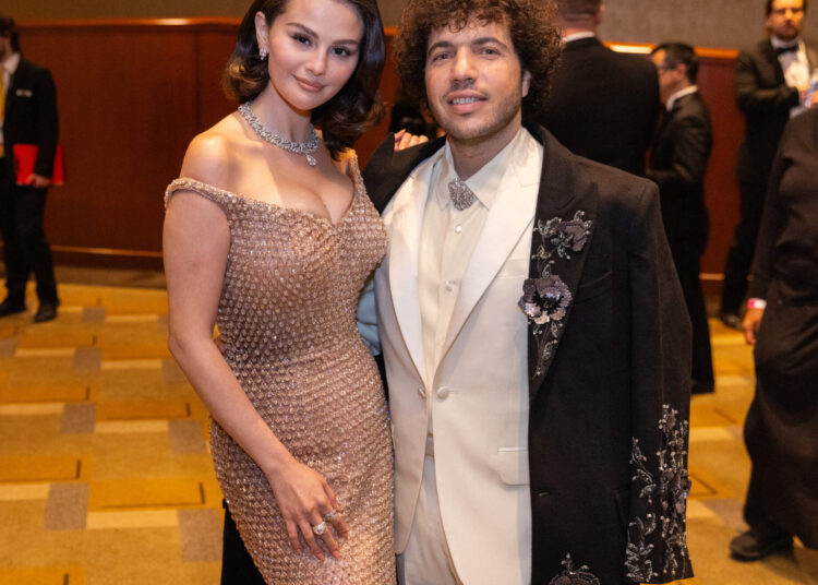 Selena Gomez Planos de casamento com Benny Blanco revelados em meio à cerimônia da Califórnia Buzz - Revista Star