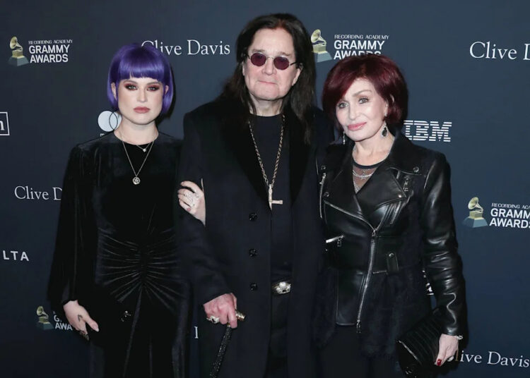 Sharon Osbourne é "vulnerável" após a morte de Ozzy, sem apoio de Hollywood (exclusivo)