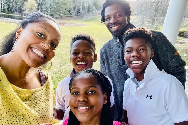 Sheinelle Jones levou seus filhos nas primeiras férias desde a morte do marido: 'Eles estavam infelizes'