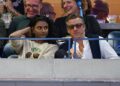 Simone Ashley beija o homem misterioso no Us Open depois de Joshua Jackson avistar
