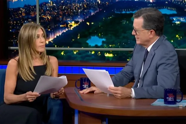 Stephen Colbert, brincando