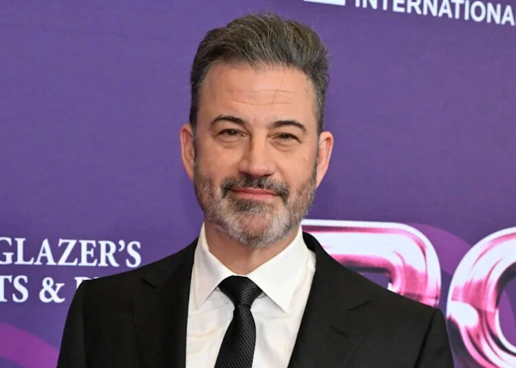 Stephen Colbert diz que está "tão orgulhoso" de Jimmy Kimmel após o retorno emocional a 'Jimmy Kimmel Live!'
