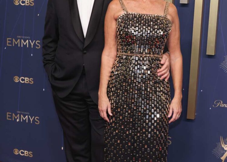 Stephen Colbert é ovação em 2025 Emmys após o cancelamento