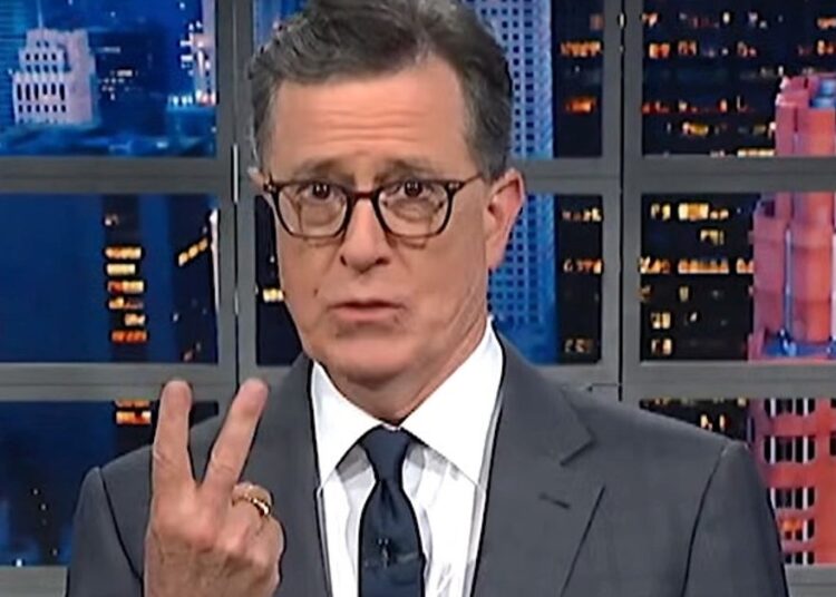 Stephen Colbert fica com a resposta de '2 palavras' a Donald Trump