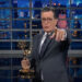 Stephen Colbert usa a vitória do Emmy para trollar o robustez do aprendiz de Trump Trump
