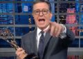Stephen Colbert usa seu Emmy para cutucar Trump em seu ponto dolorido