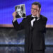 Stephen Colbert zomba brutalmente de Trump enquanto ele celebra o Emmy Win