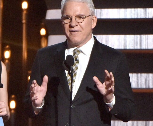 Steve Martin forçado a cancelar as datas da turnê de comédia depois de contrair Covid