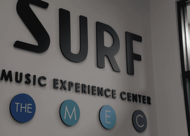 Surf Ballroom Marks Novo capítulo com experiência musical imersiva - ABC 6 News