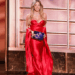 Sydney Sweeney vira a cabeça em atraente vestido de Oscar de la Renta