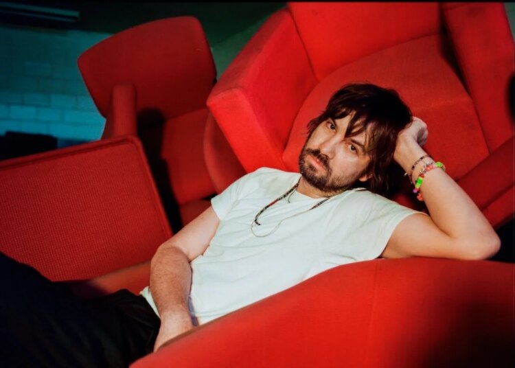 Tame Impala anuncia o novo álbum 'Deadbeat' - a nota