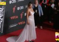 Tate McRae parece uma noiva muito quente em um vestido branco completamente transparente no VMAS