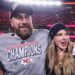 Taylor Swift e Travis Kelce no engajamento façam reações de celebridades