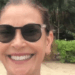 Teri Hatcher fez um respingo em tampa branca molhada durante a noite nadar no Quênia