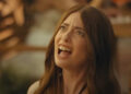 'The White Lotus' Star Aimee Lou Wood reflete sobre aquele esboço cruel 'SNL'