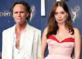 'The White Lotus' estrela Walton Goggins & Aimee Lou Wood Reunite no 2025 Emmys após sua dramática 'Feud'