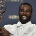 Tramell Tillman faz história do Emmys com sua 'indenização'. Notícias de celebridades