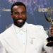 Tramell Tillman ganha o Emmy Award de melhor ator de apoio em uma série de drama