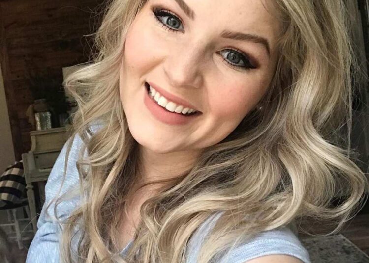 Trazendo à tona a Michaela Bates de Bates aborda o susto de saúde da irmã Erin