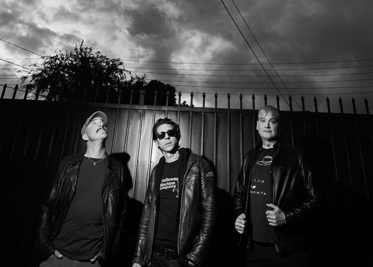 Trio Alcalino Libere um novo videoclipe para 'Sangramento'